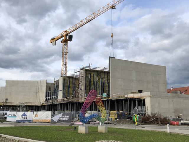 Noch ist die Großbaustelle in vollem Gange, schon zu Ostern 2021 soll das Stadtparkquartier eröffnet werden.