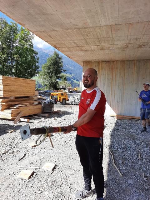 Über 14.000 Stunden auf der Baustelle - und immer noch bestens gelaunte Mitglieder beim FC Fließ.