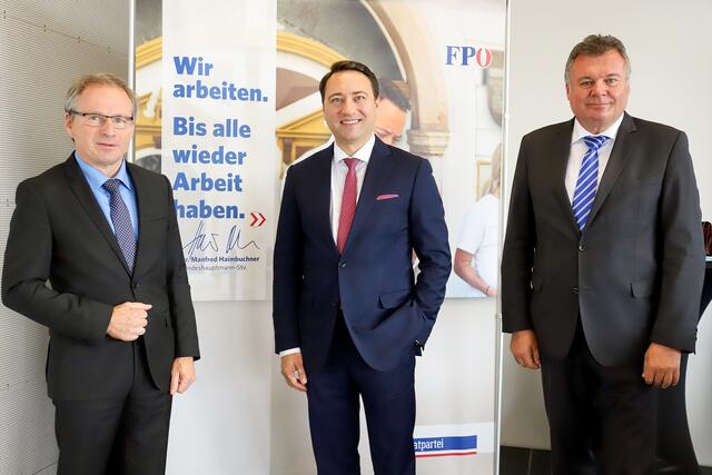 Landesrat Wolfgang Klinger, LH-Stellvertreter Manfred Haimbuchner und Landesrat Günther Steinkellner.