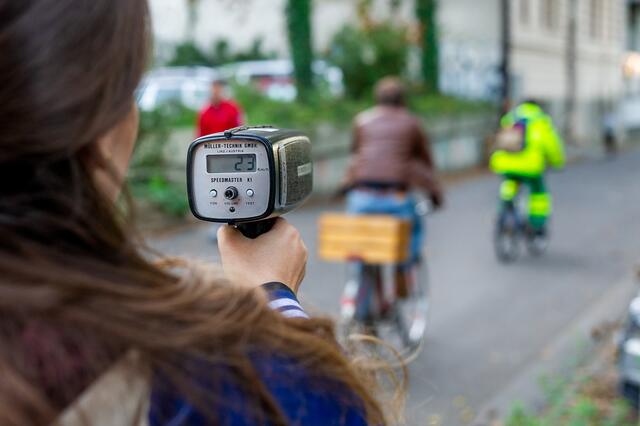 Auf den Hauptradrouten – wie hier am Murradweg – möchten Radfahrer schnell unterwegs sein, eine Trennung zum Gehweg wäre sinnvoll. | Foto: Foto Jörgler 