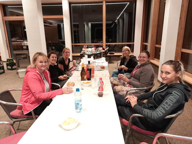 Die FC-Damen glänzen seit Beginn mit bester Verpflegung für ihre Bauarbeiter.