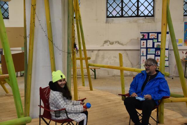 Auch Karl Ceplak, Landesjugendreferent der Kinderfreunde, stand den kleinen Künstlerinnen und Künstlern Rede und Antwort. | Foto: Karl Pufler
