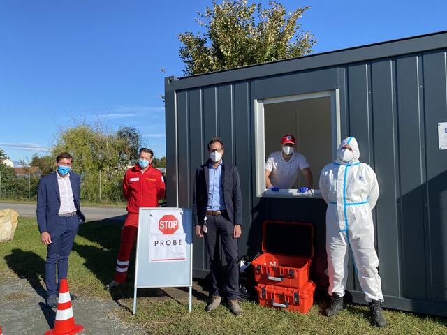 Gemeinsam mit Bgm. Peter Stradner wurde die Covid-Teststraße im Römerdorf eröffnet.