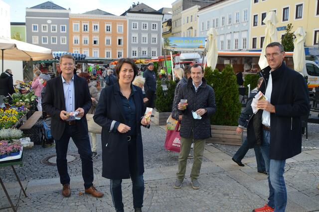 Nationalrat Manfred Hofinger, Bürgermeisterin Margot Zahrer, Landtagsabgeordneter Alfred Frauscher, Bürgermeister Edi Seib | Foto: ÖVP Ried
