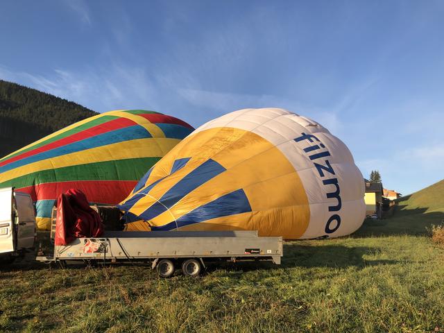 Langsam füllen sich die 5.000 bzw. 8.500 Kubikmeter fassenden Ballone mit warmer Luft. | Foto: Alexander Holzmann
