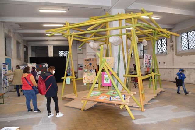 Die Eltern zeigten sich von den Werken ihrer Kleinen begeistert. | Foto: Karl Pufler