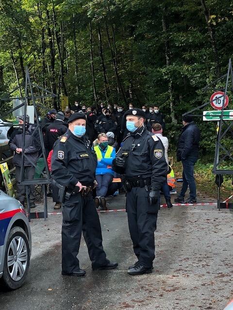 Ein überaus großes Polizeiaufgebot für ein paar Demonstranten... | Foto: Gertraud Kleemayr