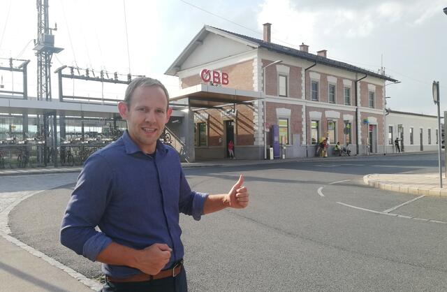 Georg Ecker, Grüne Landtagsabgeordneter freut sich über diesen geschichtsträchtigen Meilenstein des zweigleisigen Ausbauplans der ÖBB. | Foto: Grüne, Ecker