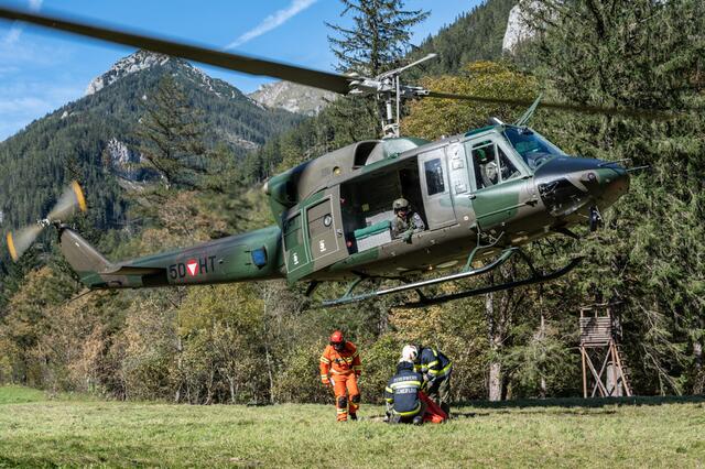 Insgesamt vier Hubschrauber wurden bei der Übung in Trofaiach eingesetzt.  | Foto: Stefan Riemelmoser/BFV Leoben