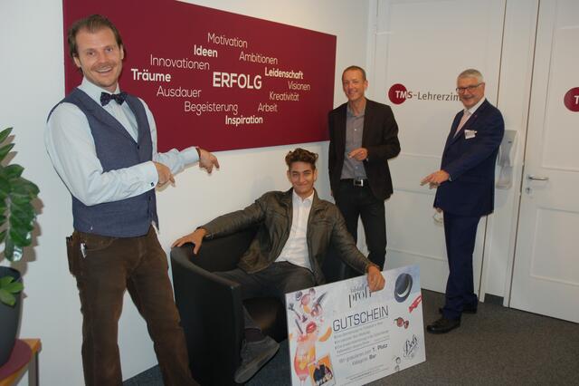 „Ich habe die beste Unterstützung meiner Schule bekommen“, freut sich Sebastian Heindl (Mitte), etwa von Jo Habegger, Direktor Michael Hörhan, Fachvorstand Johann Habegger. 
 | Foto: Haiderer