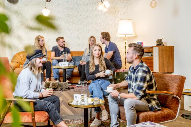 Das Wombat's Cityhostel am Naschmarkt hat seine Lobby erweitert und ein Café darin eröffnet.  | Foto: Christinakaragiannis.com