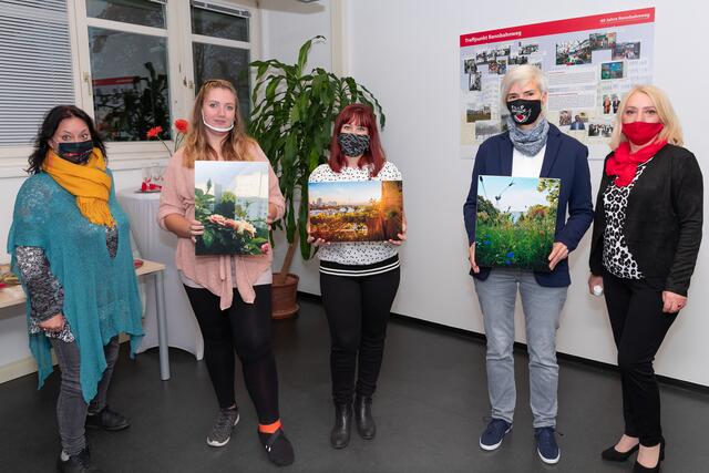 wohnpartner-Bereichsleiterin Claudia Huemer, Zweitplatzierte Kathrin Pittner, Erstplatzierte Carola Edinger, Drittplatzierte Eva Fenkel und wohnpartner-Gebietsleiterin Calija Snjezana (v.l.). | Foto: WSW/L. Schedl 