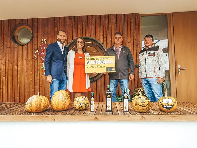 1.000 Euro für die Sozialtherapeutische Wohngemeinschaft Pronegg: Robert und Katrin Krammer, Günter Dirnbeck und Marco Schwaiger | Foto: Günter Dirnbeck
