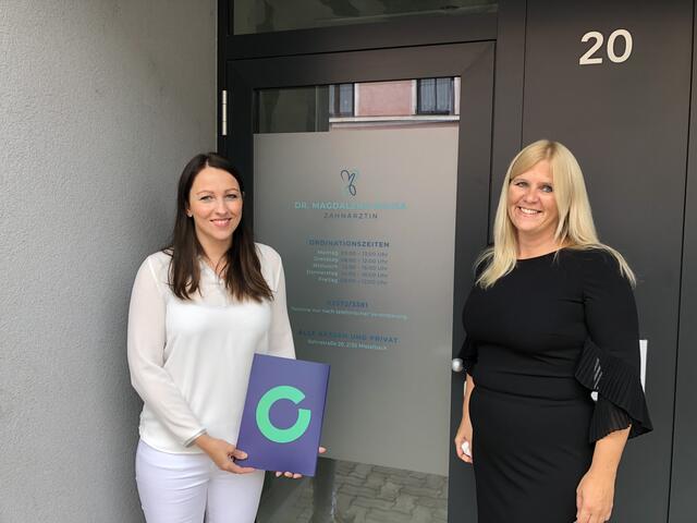 v.l.n.r. neue Zahnärztin Dr. Magdalena Bousa und Michaela Erasim (Leiterin Kundenservice Mistelbach der Österreichischen Gesundheitskasse - ÖGK) | Foto: ÖGK
