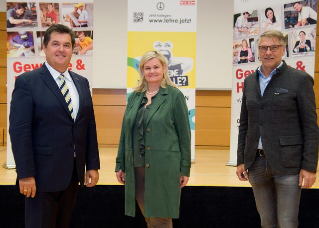 WK-Spartenobmann Klaus Kronlechner, Spartenobmannstellvertreterin Irene Mitterbacher und Spartenobmannstellvertreter Rudolf Bredschneider fordern Impulse für das Kärntner Gewerbe und Handwerk