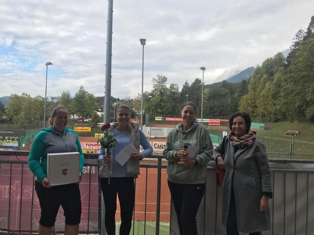 V.l.: Theresia Kompein (3.), Fabienne Kompein (1. und Clubmeisterin), Barbara Happ (2.), Bettina Schatz (4.)