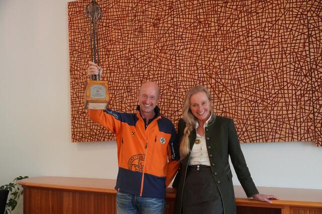 Obfrau Irmgard Wimmer und Johann Georg Gschwendtner von der Bergrettung.