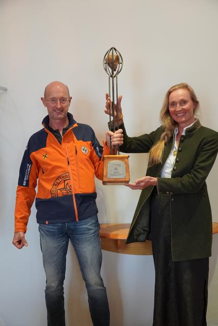 Obfrau Irmgard Wimmer und Johann Georg Gschwendtner von der Bergrettung