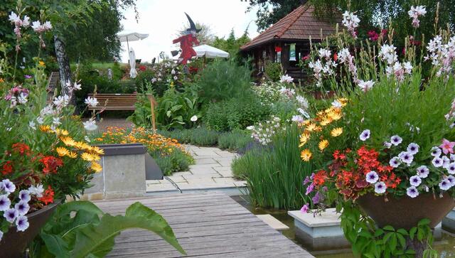 Am Nationalfeiertag wird in Söchau - auch heuer wieder - gewandert: Der 10 km-lange Rundwanderweg ist ab dem Kräutergarten Söchau markiert.  | Foto: Gemeinde Söchau