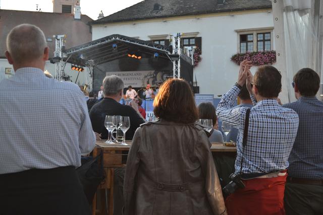 Im großen Stil – mit vielen kulinarischen Genüssen, einer großen Bühne und Livemusik – wurde die Gans letztes Jahr in Rust gefeiert.