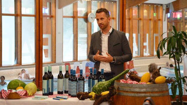 Thermen-Chef Philip Borckenstein-Quirini freut sich über die genussvolle Zusammenarbeit.
