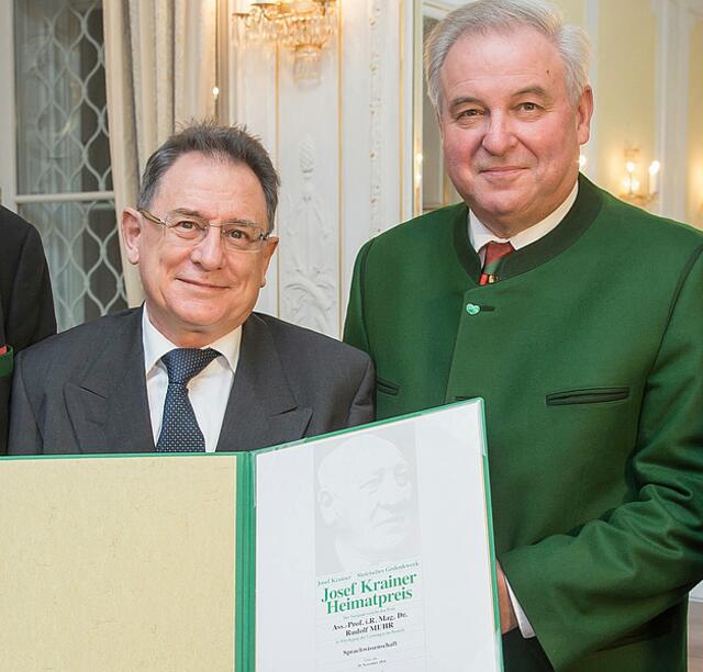 Auf Rudolf Muhrs Initiative geht u.a. das österreichische Wort und Unwort des Jahres zurück. Der Grazer Germanist wurde 2016 von Landeshauptmann Hermann Schützenhöfer mit dem Josef-Krainer-Heimatpreis ausgezeichnet.  | Foto: Fischer