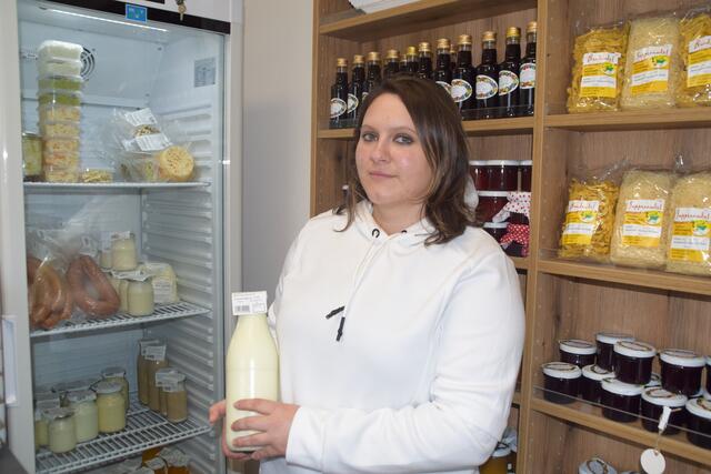 Tina Gasper ist für die Verarbeitung und den Verkauf der eigenen Produkte zuständig
