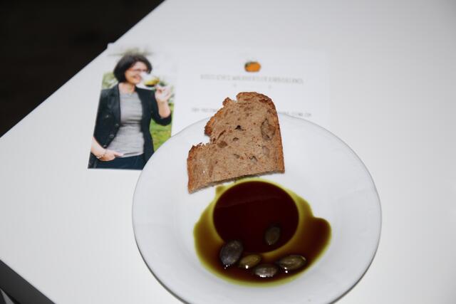 Bestes Kernöl aus dem Hause Steindl aus Prutzendorf gab es zur Verkostung | Foto: Elisabeth Grassler