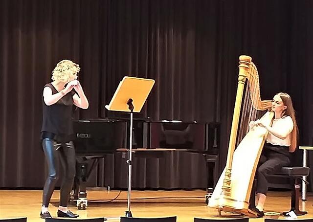 Rosanna Gruber, am Bild mit Marlene Mayr (Querflöte, Klasse: Christa Anleitner-Obergruber) | Foto: LMS Kirchdorf an der Krems