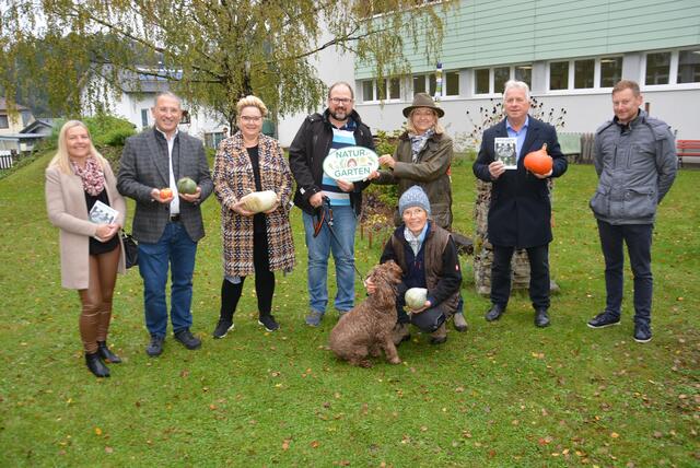 v.li Lieselotte Blamauer, Ronald Schlager, Michaela Pansi, Richard Schulz-Kolland, Birgit Nipitsch, Judith Nestler, Karl Fadinger, Stefan Neuhold