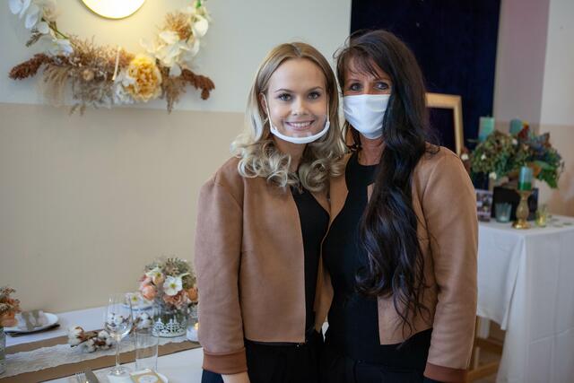 Kulinarische Versorgung durch den Schmankerl Heuriger: Julia und Claudia Zechmann. | Foto: sz