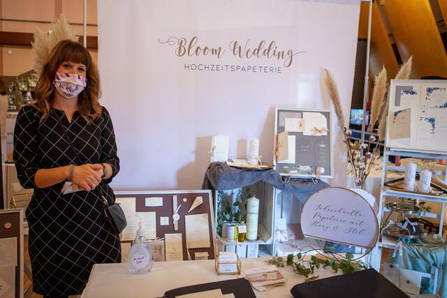 Barbara Frey von Bloom Wedding gestaltet Hochzeitseinladungen, Speisekarten und alles was noch dazu gehört.  | Foto: sz