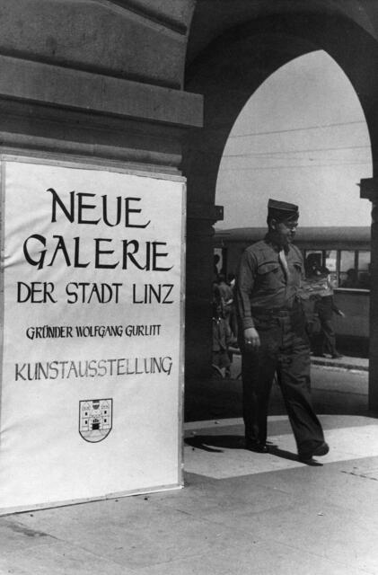 Damals 1947: Eröffnung der Neuen Galerie der Stadt Linz
Am 31. Mai 1947 erfolgte in Linz mit einer Ausstellung des Malers Alfred Kubin die Eröffnung der Neuen Galerie der Stadt Linz, heute Lentos Kunstmuseum. Die Stadt Linz beschritt damit unter Bürgermeister Ernst Koref neue Wege in der kommunalen Kulturpolitik. Den Grundstock der Galerie bildete die später angekaufte, umfangreiche Sammlung des in Bad Aussee lebenden Kunsthändlers Wolfgang Gurlitt. | Foto: Archiv der Stadt Linz