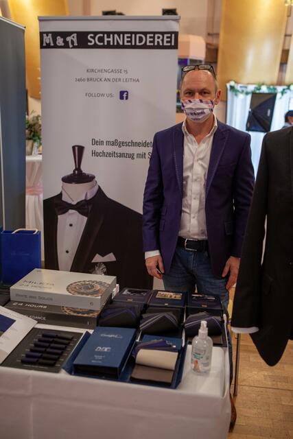 Heuer zum ersten Mal dabei: M&amp;A Schneiderei. Attila Suranyi präsentiert seine maßgefertigten Anzüge. | Foto: sz