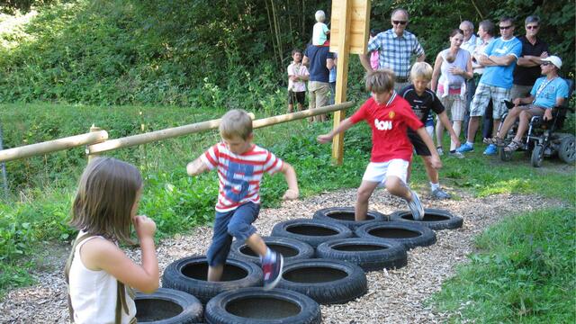 FORSTAU: Forsti's Fitnessweg – Das Maskottchen von Forstau - "Forsti, der Wanderzwerg" hat seinen eigenen Fitnessweg. Entlang eines wunderschönen Waldweges (ca. 2,7 km Länge) gibt es 10 Fitness-Stationen, die von „Forsti, dem Wanderzwerg“ erklärt werden.