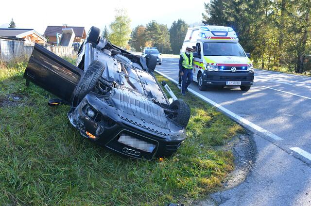 Das Fahrzeug einer einheimischen Lenkerin kam am Dach zu liegen.