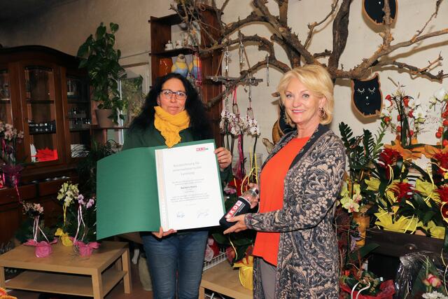 Barbara Kainz mit Riki Vogl im "Blumeneck" in Voitsberg | Foto: Cescutti