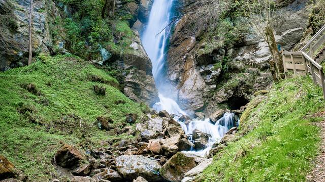 BISCHOSFHOFEN: Gainfeldwasserfall – In unmittelbarer Nähe des Besucherzentrum Erz der Alpen findet man den Gainfeldbach mit seinem Wasserfall. Entlang des Wasserfalls führt ein Steig mit insgesamt 401 Stufen zum oberen Teil des Wasserfalls und weiter hinauf Richtung Burgruine.s