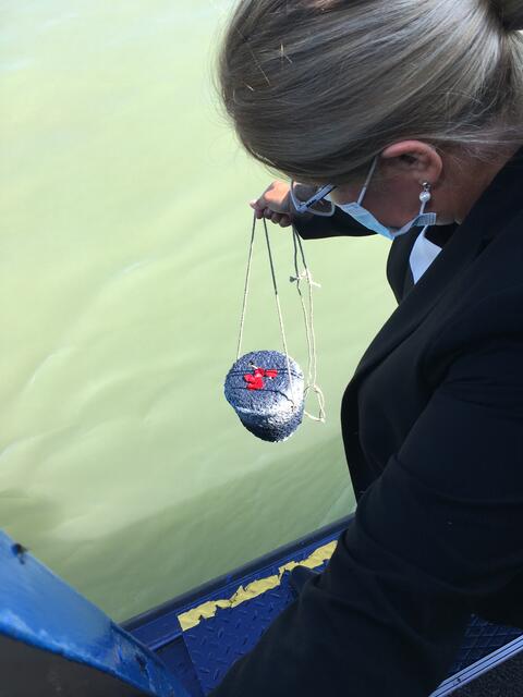 Donaubestattungen sind ebenso eine Art der Bestattung. Urnen werden dabei in der Donau beigesetzt – nach gewisser Zeit lösen sie sich auf. | Foto: Brixner