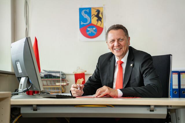 Thomas Steinhart, neuer Bezirksvorsteher in Simmering, hat viele Ideen, um den Bezirk noch lebenswerter zu machen. | Foto: Markus Sibrawa