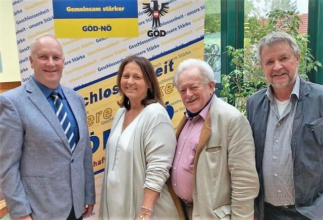 V.l.: Vorsitzender der GÖD Wr. Neustadt Alfred SCHWARZ, seine Stellvertreterin Katja ZIERHOFER, NÖ-Vorsitzender der GÖD Alfred SCHÖLS und Robert KALUSA, 2. Stellvertreter des Vorsitzenden.

 | Foto: GÖD