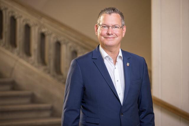 Bezirksvorsteher Georg Papai (SPÖ) bedankt sich bei den Wählern, die ihm ihr Vertrauen geschenkt haben. | Foto: Alexander Müller