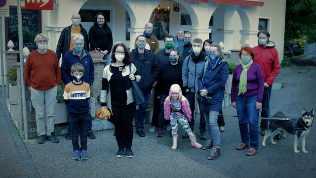 Ein Gruppenfoto vor der abschließenden Einkehr im Cafe Corso