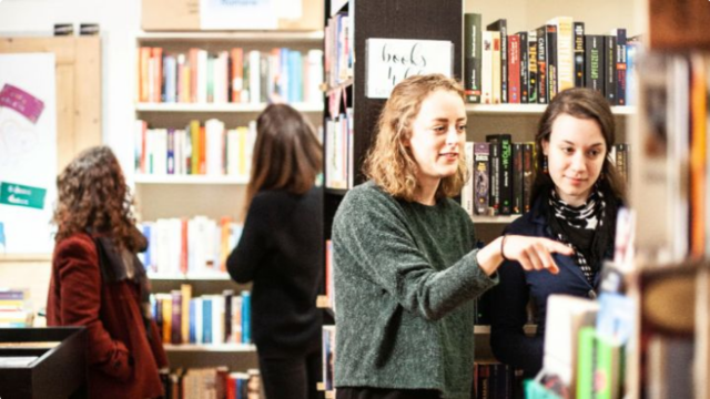 Nach Büchern zu stöbern und soziale Verantwortung kann man in der Josefstadt ganz einfach verbinden.