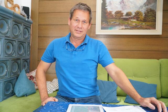 Peter L. Steger mahnt Informationen für die Ehrwalder ein. | Foto: Reichel