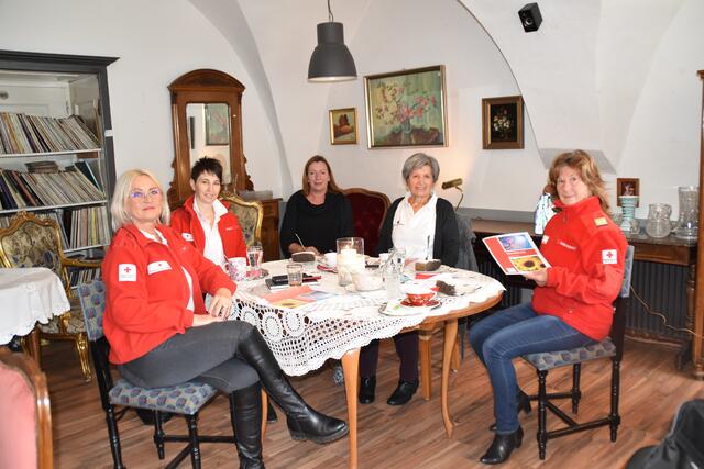 Das Trauercafé: Sabine Huber, Andrea Scherer, Belinda Schlatte, Marianna Wulz und Brigitte Pekastnig (von links)