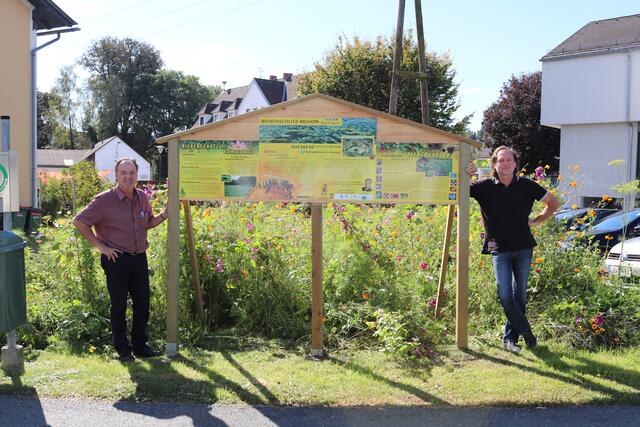 Bgm. Franz Platzer und Projektleiter Victor Chornitzer freuen sich über das nachhaltige Projekt.  | Foto: Marktgemeinde Heiligenkreuz/W.
