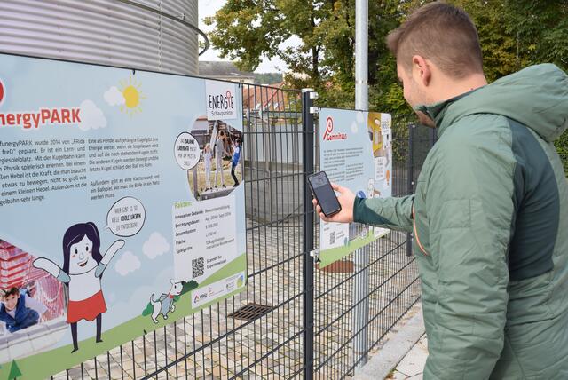 Die Infotafeln und eine App führen durch die 18 Weizer Energieschaupunkte.