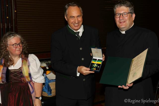 Groß zu lachen, wie zum 25jährigen Priesterjubiläum, haben Bürgermeister und Pfarrer von Pressbaum in Sachen Kindergarten derzeit nicht.