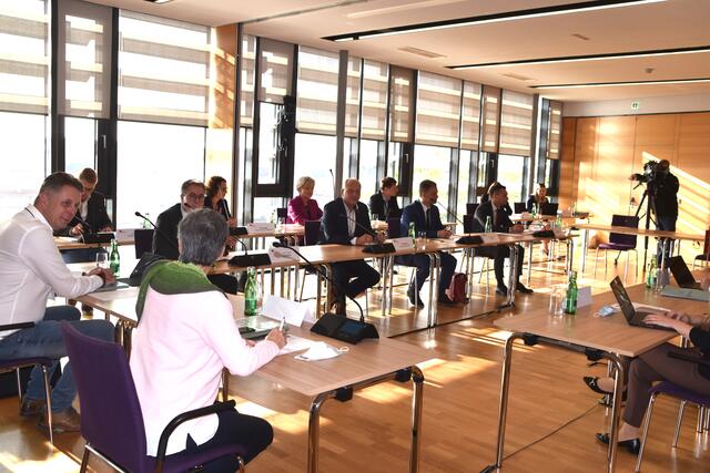 Die Liste der Auskunftspersonen wurde im U-Ausschuss einstimmig beschlossen. | Foto: Uchann